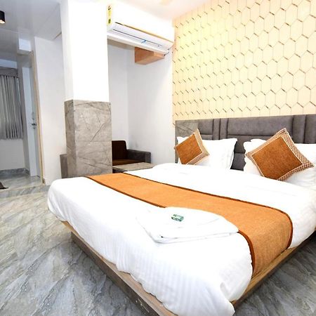 Hotel A1 Vastrapur Amhedabad Dış mekan fotoğraf