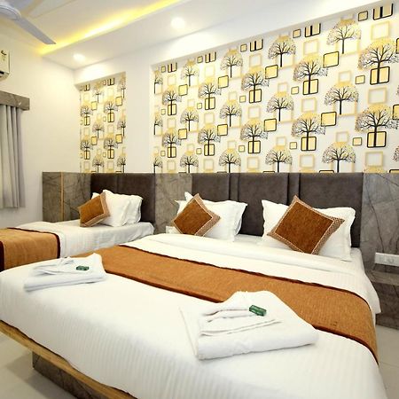Hotel A1 Vastrapur Amhedabad Dış mekan fotoğraf