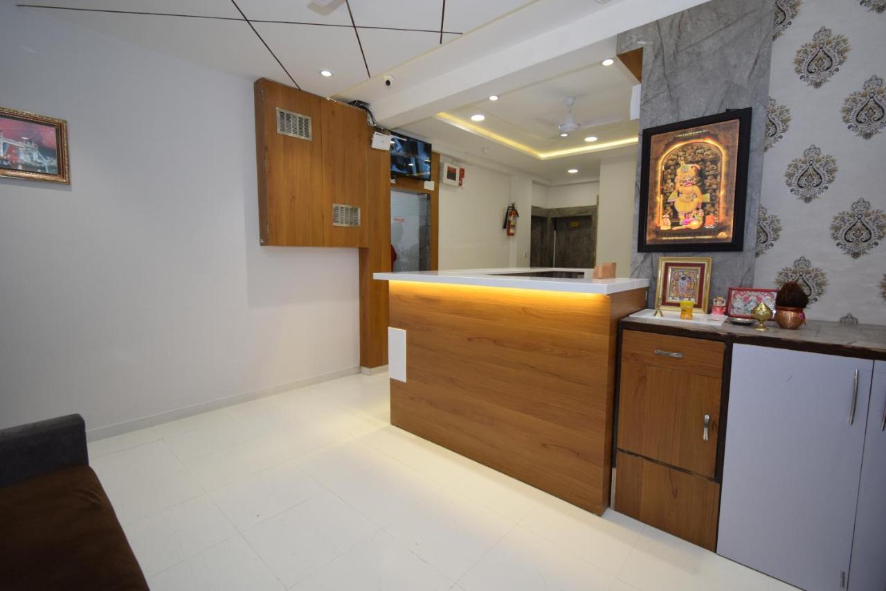 Hotel A1 Vastrapur Amhedabad Dış mekan fotoğraf