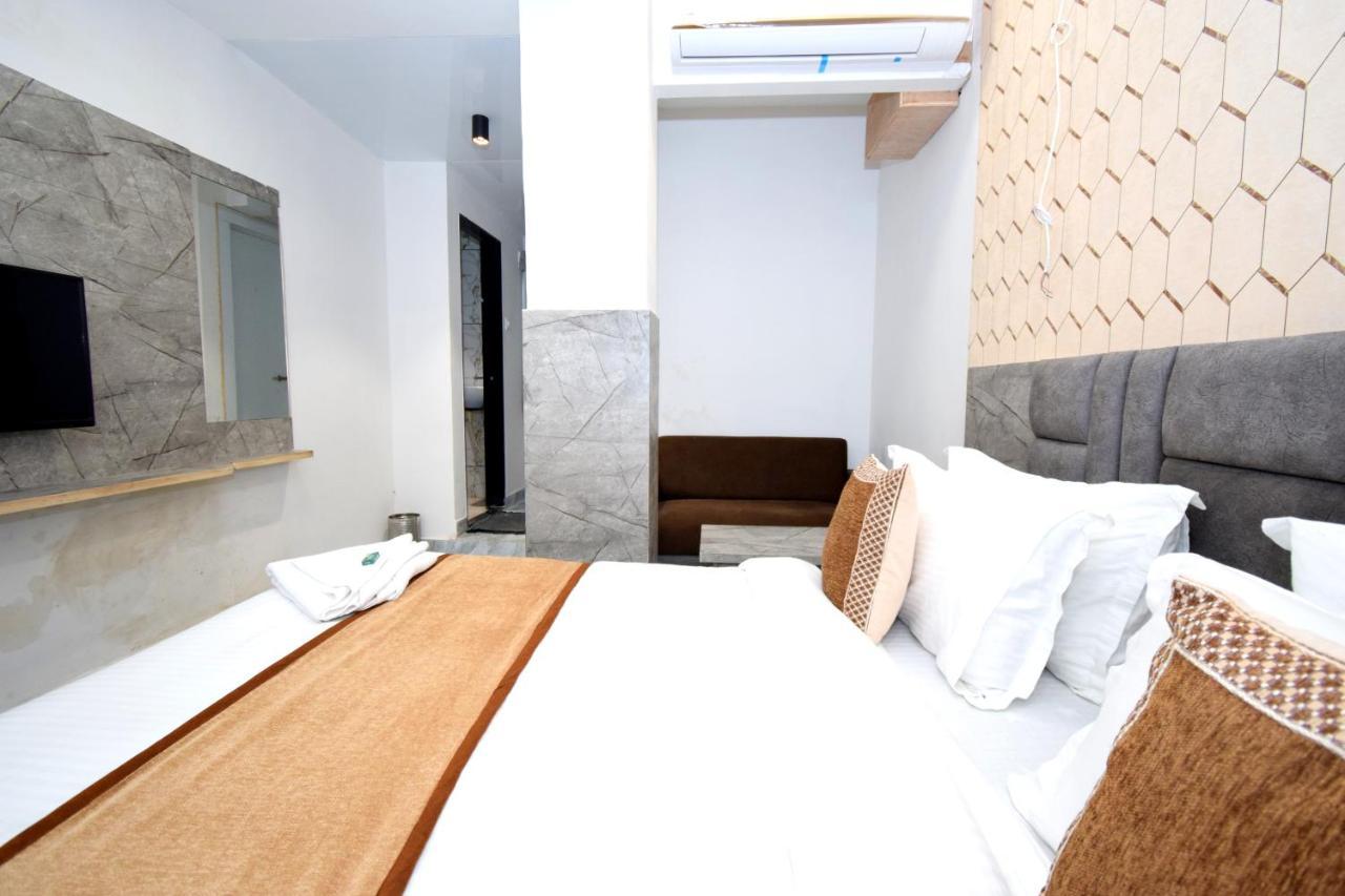 Hotel A1 Vastrapur Amhedabad Dış mekan fotoğraf