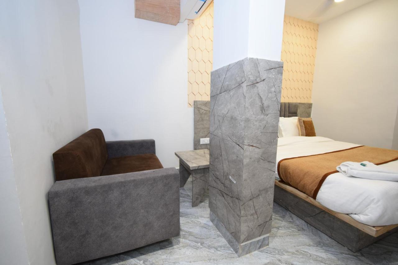 Hotel A1 Vastrapur Amhedabad Dış mekan fotoğraf