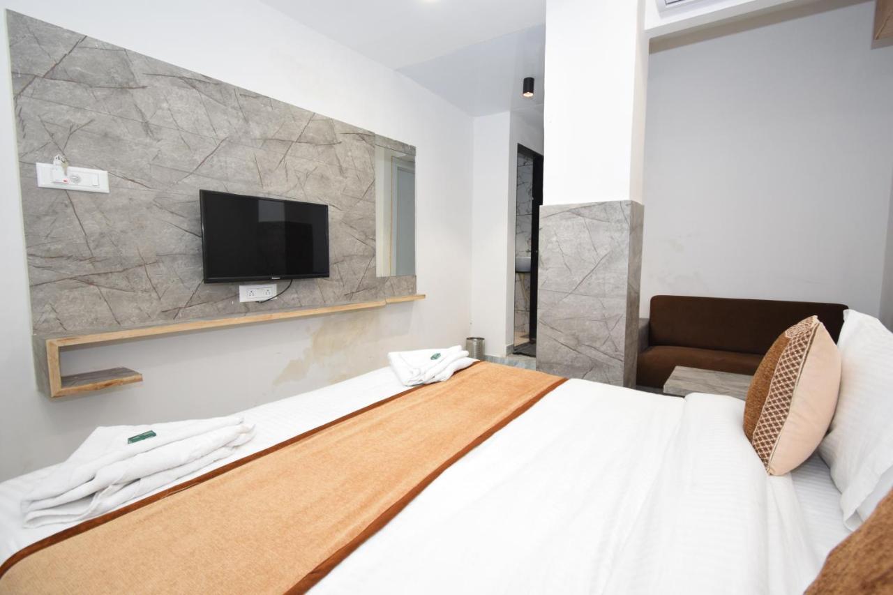 Hotel A1 Vastrapur Amhedabad Dış mekan fotoğraf