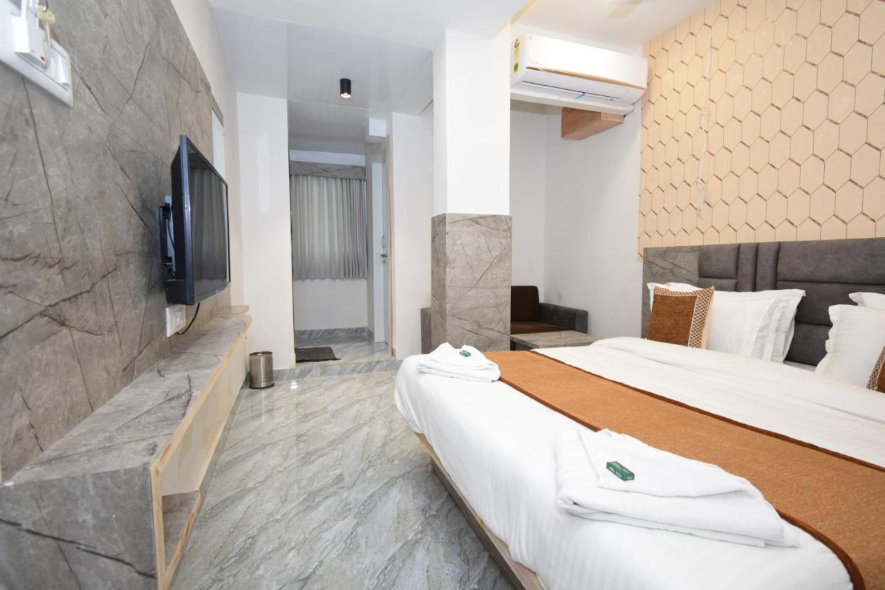 Hotel A1 Vastrapur Amhedabad Dış mekan fotoğraf
