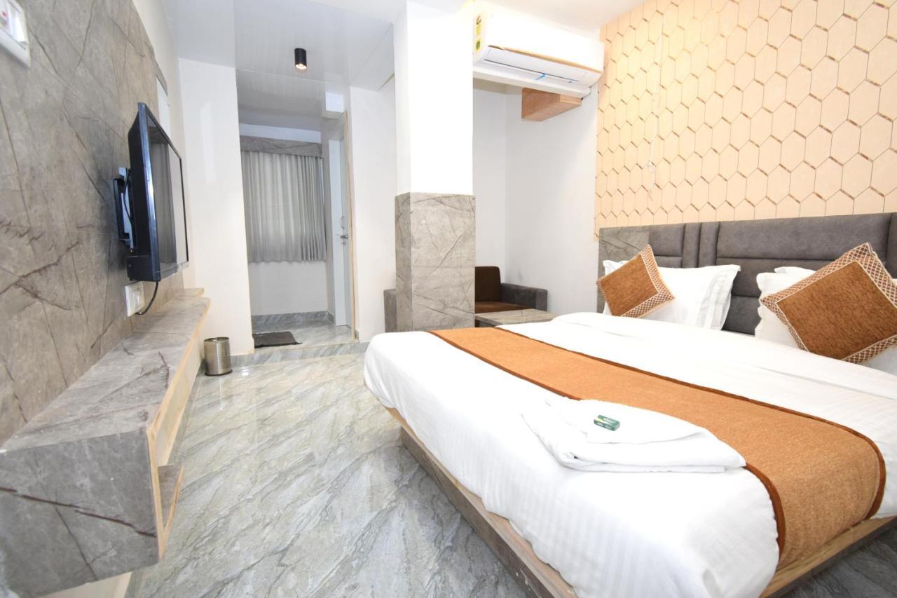Hotel A1 Vastrapur Amhedabad Dış mekan fotoğraf