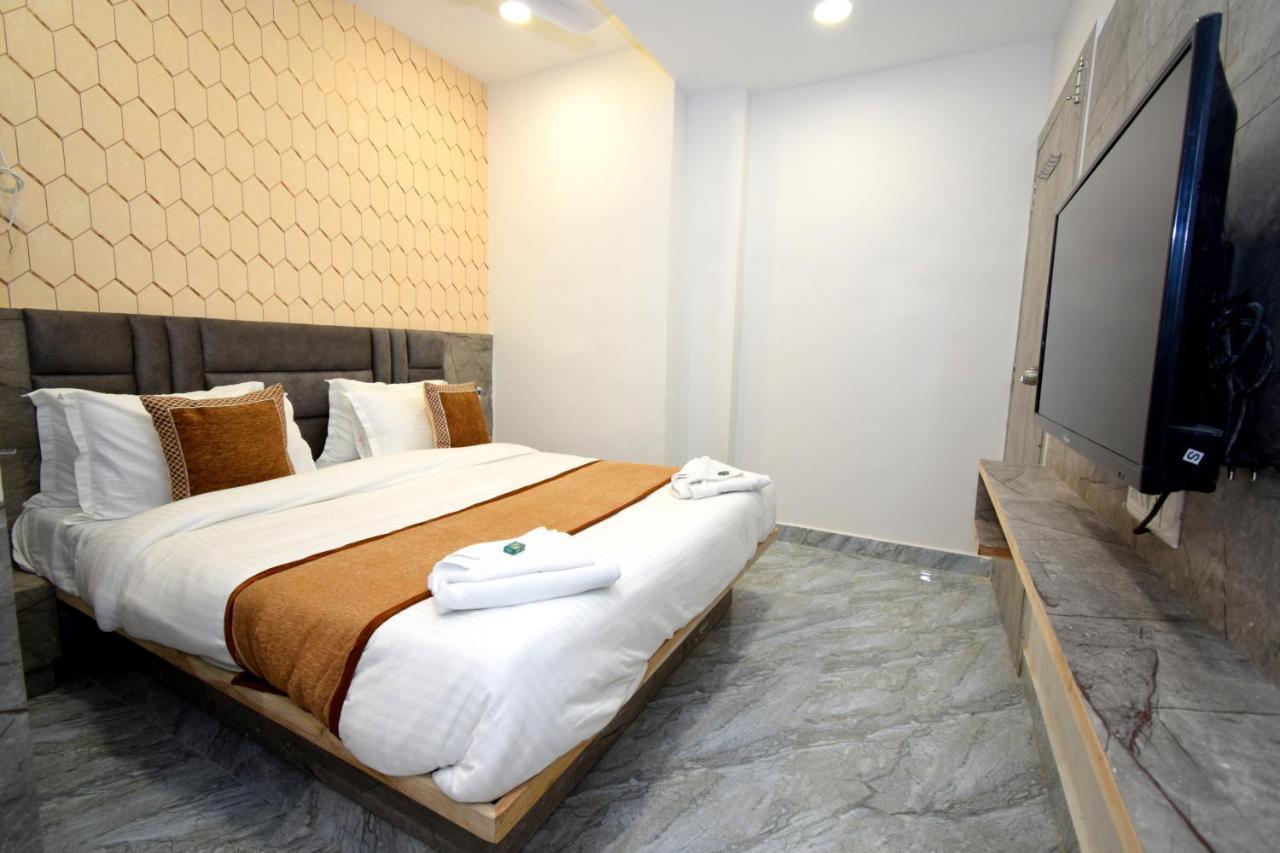 Hotel A1 Vastrapur Amhedabad Dış mekan fotoğraf