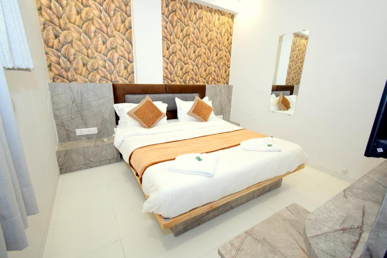 Hotel A1 Vastrapur Amhedabad Dış mekan fotoğraf