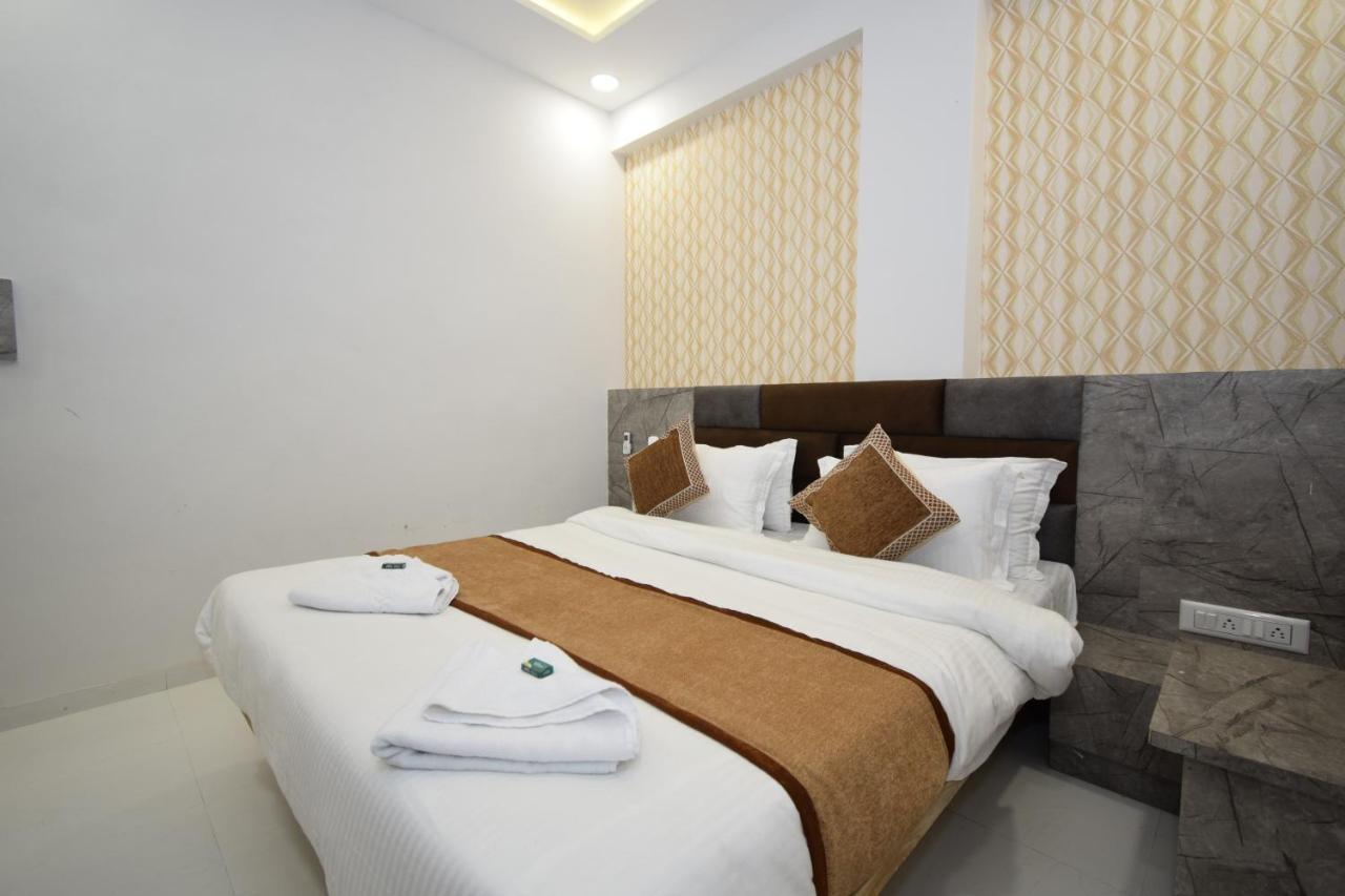 Hotel A1 Vastrapur Amhedabad Dış mekan fotoğraf