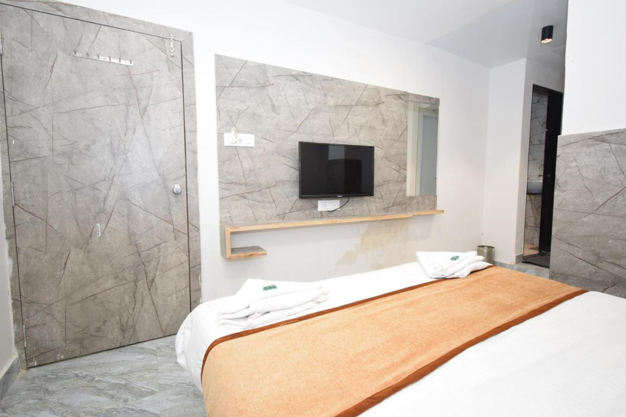 Hotel A1 Vastrapur Amhedabad Dış mekan fotoğraf