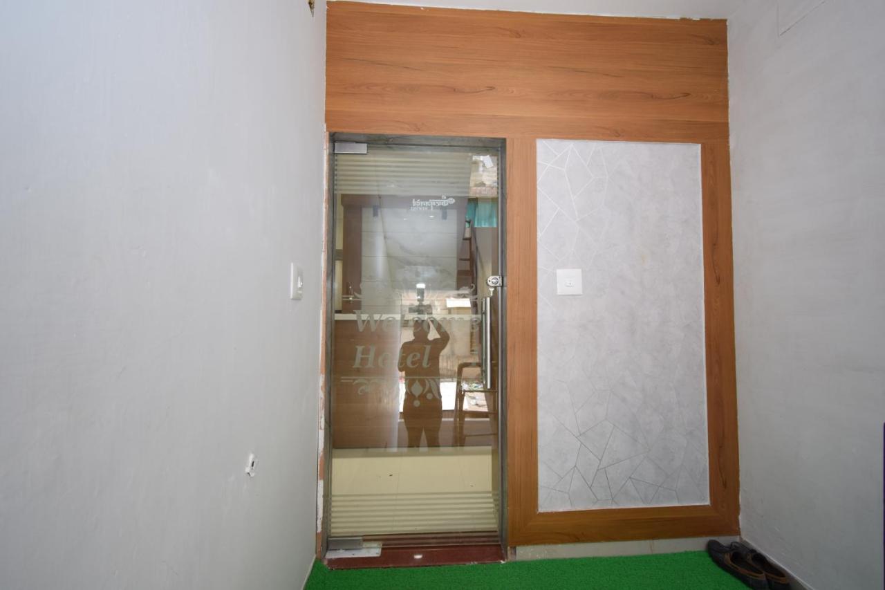 Hotel A1 Vastrapur Amhedabad Dış mekan fotoğraf