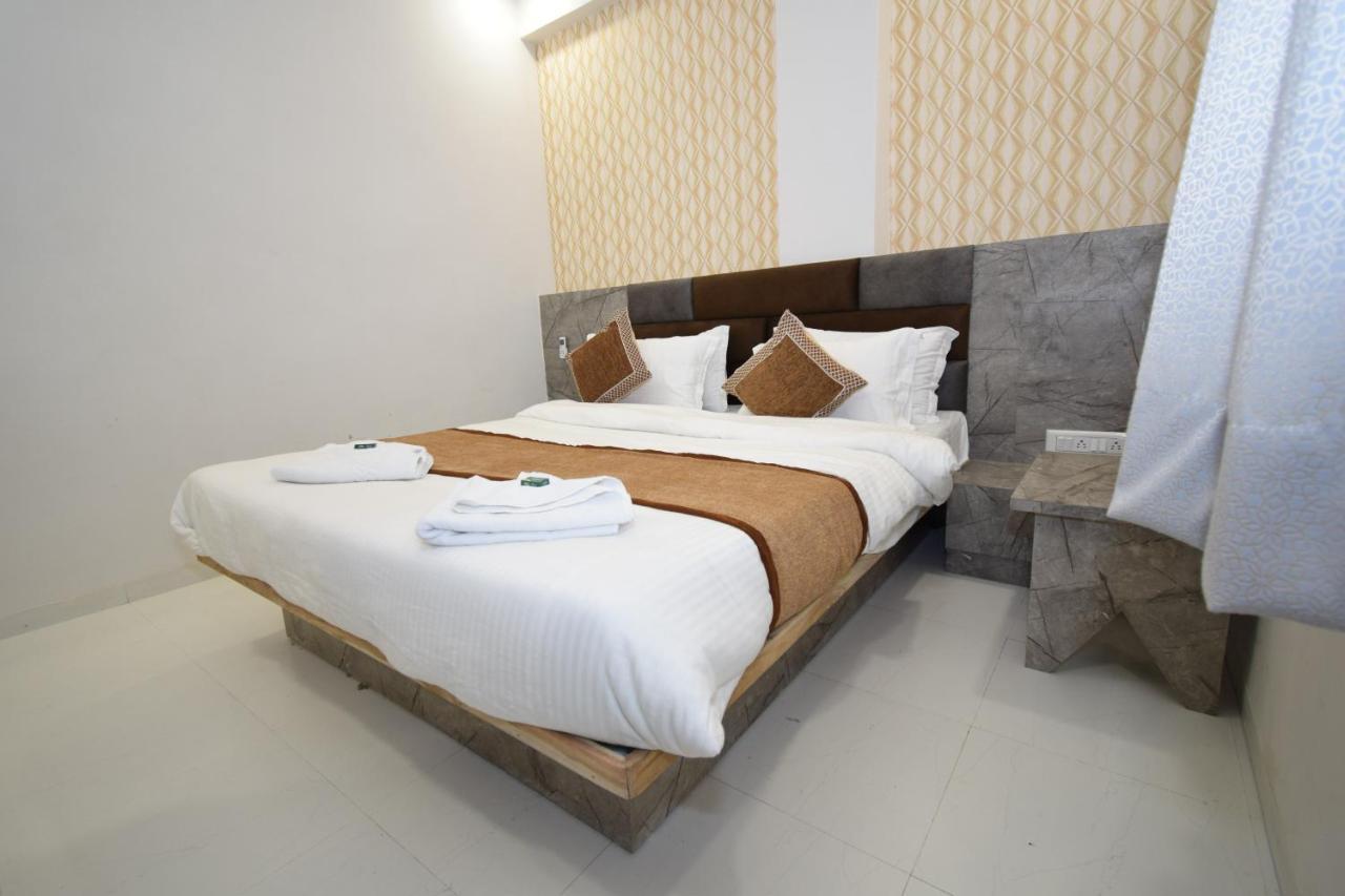 Hotel A1 Vastrapur Amhedabad Dış mekan fotoğraf